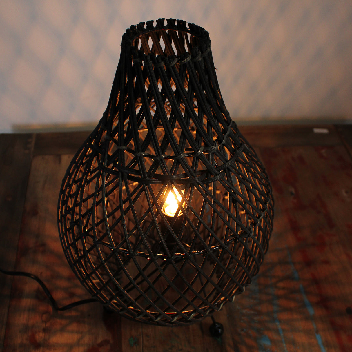Candeeiro de Mesa em Rattan Preto Ficha UK
