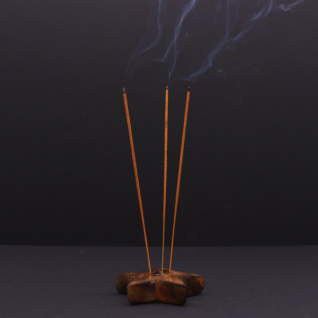 Brûleur d’Encens Signe du Zodiaque, Étoile Gravée en Laiton – Lot de 12