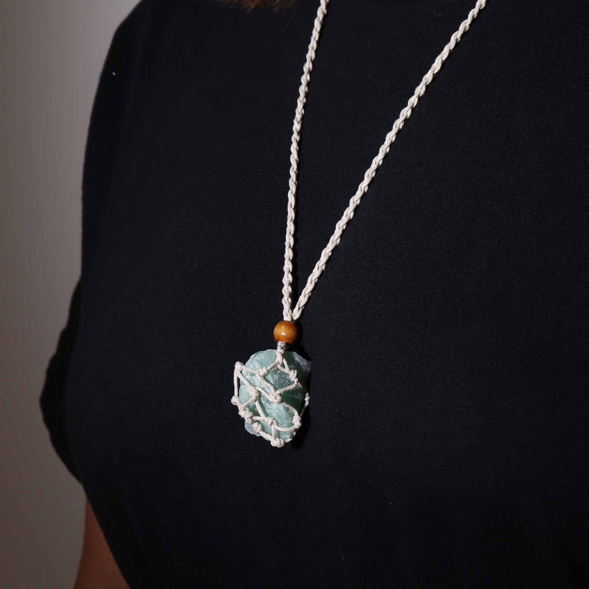 Kette mit Edelsteinanhänger, verstellbare Naturfaser