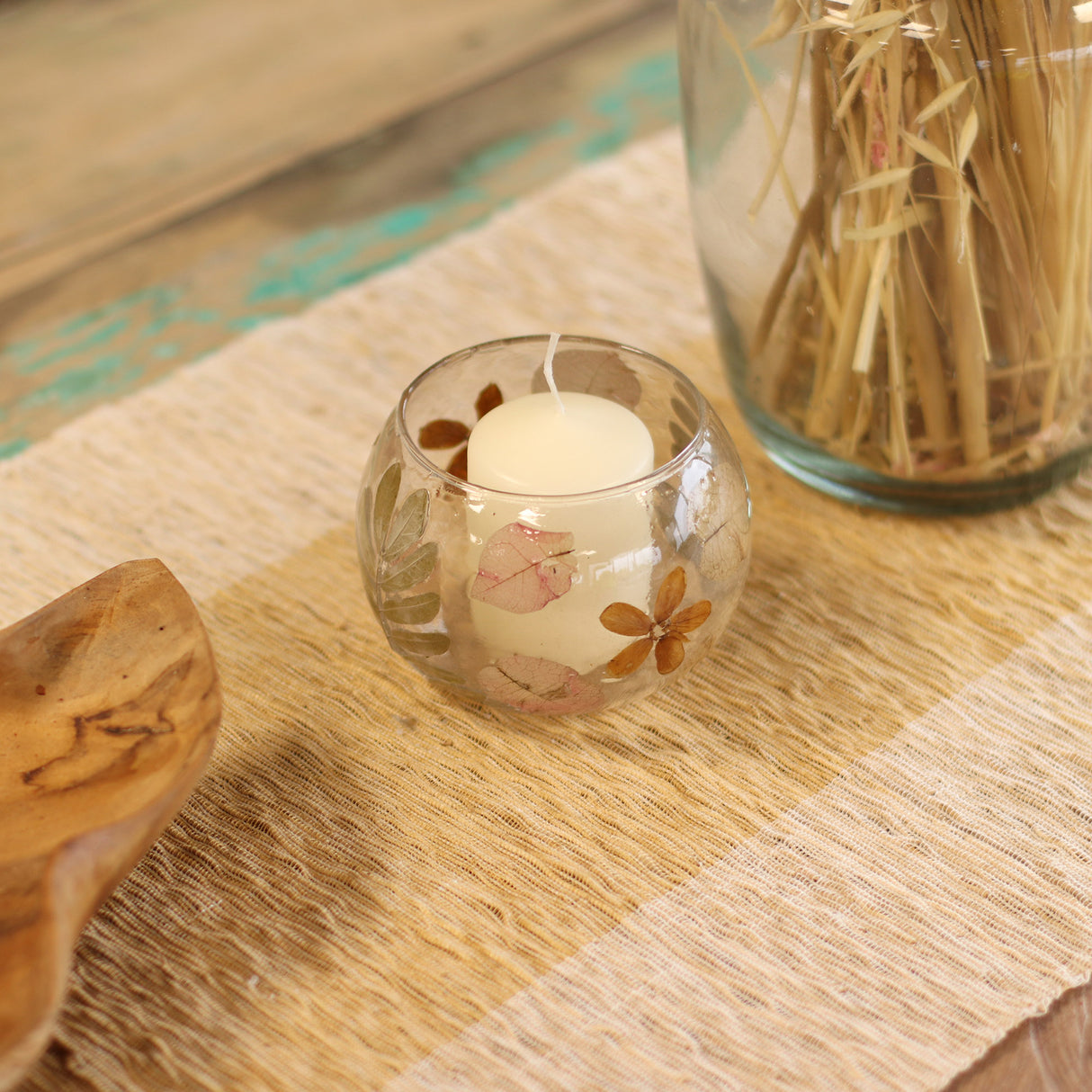 Bougeoir tealight votif en verre recyclé avec fleurs pressées Primavera