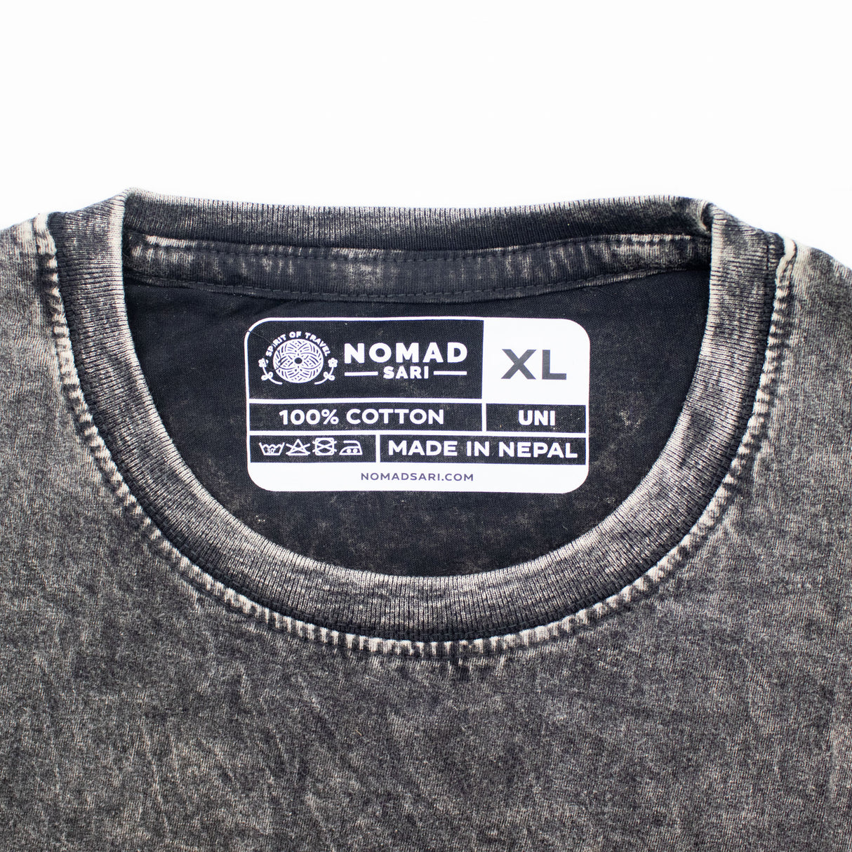 Nomad Sari tričko z stonewashed bavlny – Kompas života – Antracitová – XL