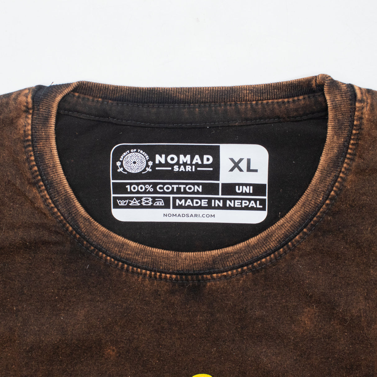 Nomad Sari tričko z stonewashed bavlny – Slunce a zvěrokruh – Hnědá – XL