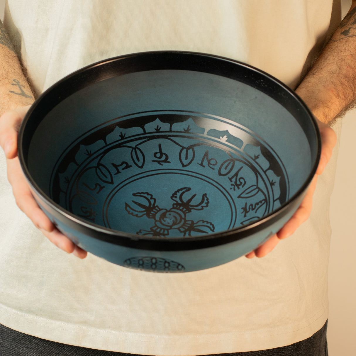 Velká hliníková zpívající mísa - tibetský dvojitý doržý motiv - modrá (27 cm)