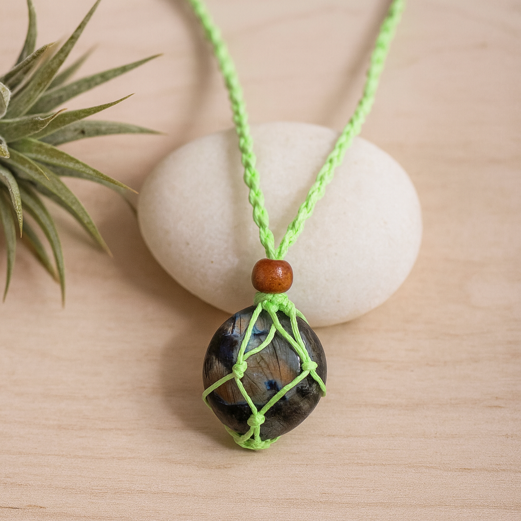 Cordón de macramé para sujetar piedras preciosas - Verde