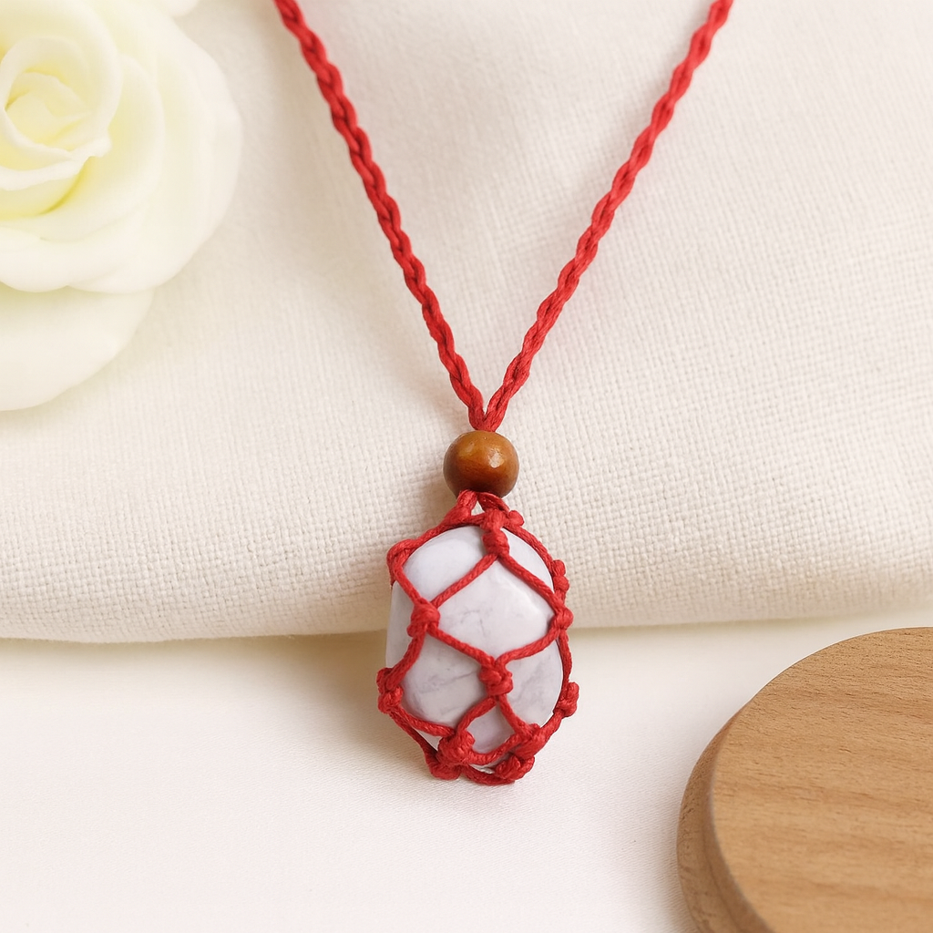 Náhrdelník s drahokamem, nastavitelný šňůrkový makramé červený