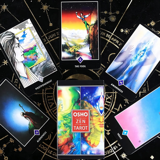 Cartas del Tarot Zen de Osho de los Arcanos Mayores y Menores, con los palos renombrados Fuego, Nubes, Agua y Arcoíris dispuestos para una lectura