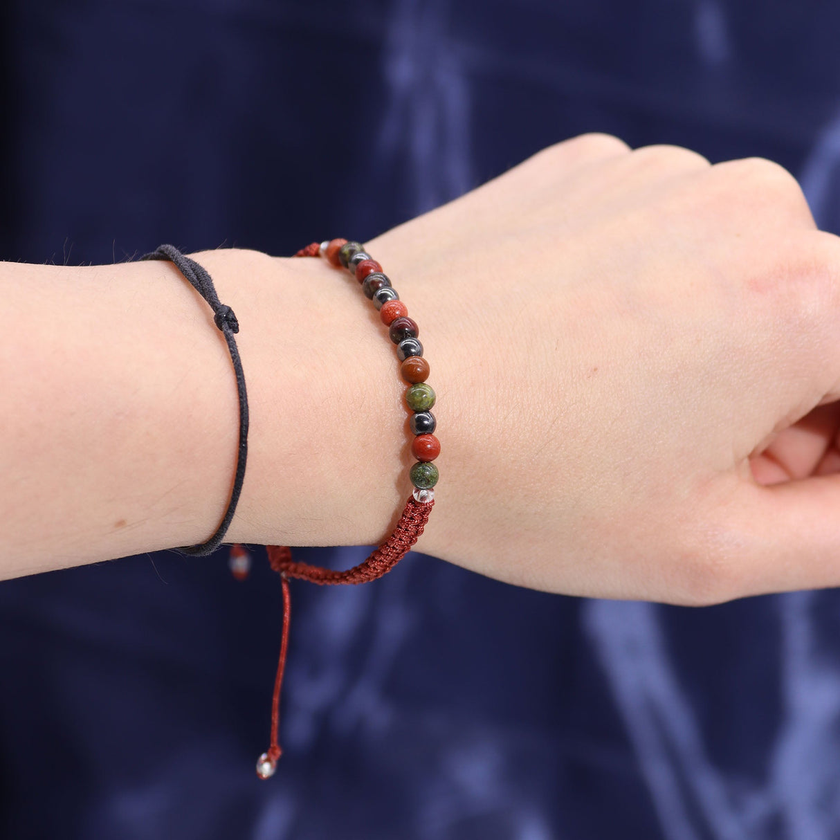 Aries Zodiac Crystal Candle & Gemstone Bracelet Set - Celestial Aromatherapy with Red Jasper, Bloodstone, and Hematite - SHAMTAM.COM