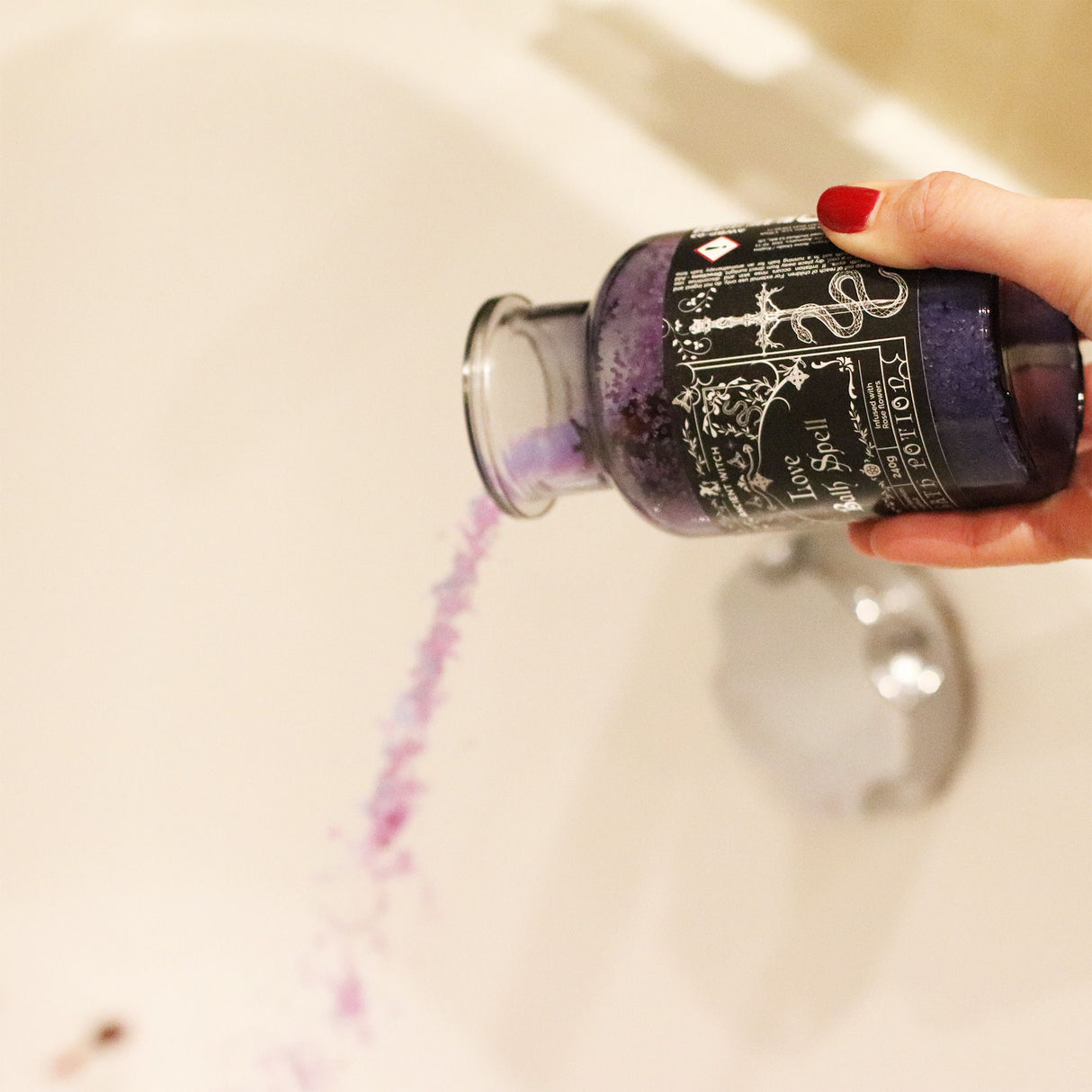 Ancient Witch Bath Spell Potion & Rose Quartz Crystal Amulet – Love