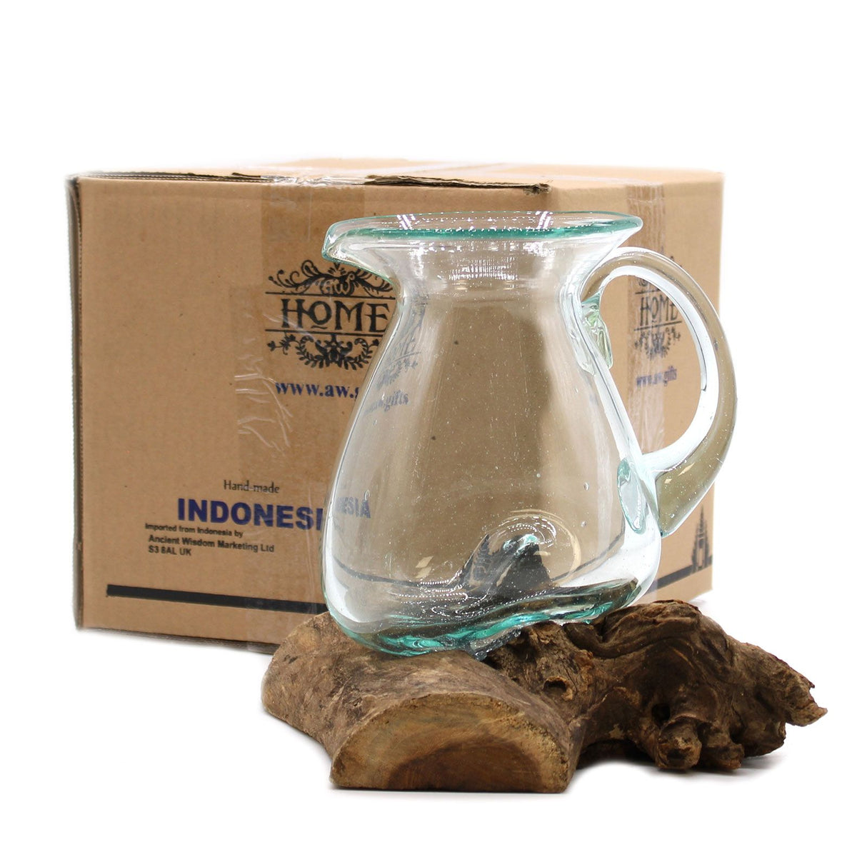 Jarra de agua de vidrio fundido sobre madera flotante de 0,6 l