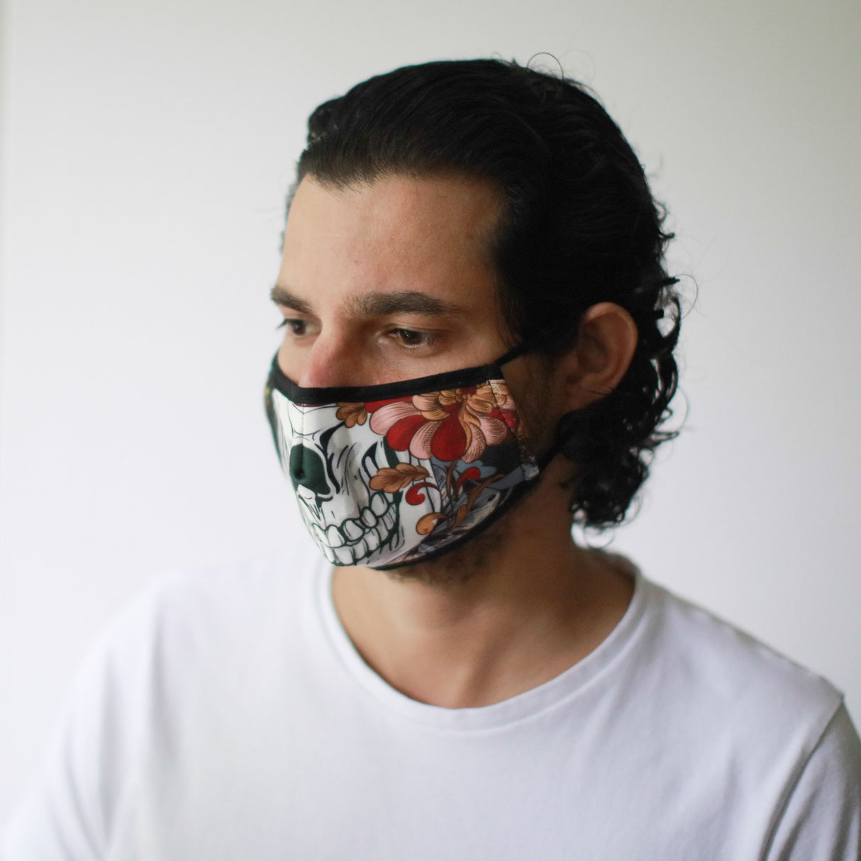 Mascarilla de Tela Reutilizable – Calavera Colorida para Adultos