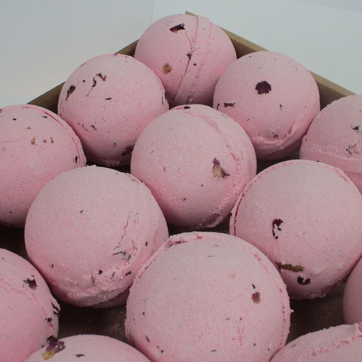 Bomba da bagno rosa e petali 180g