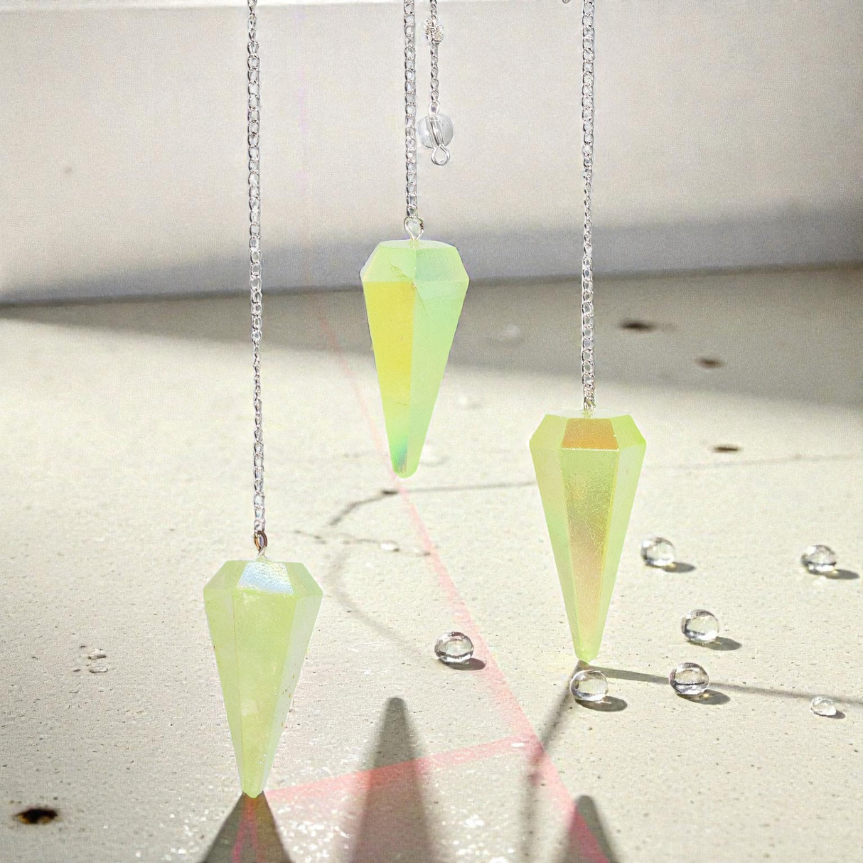 Sechsseitiges Pendel – Aurora Kristall Hellgrün – 4 cm