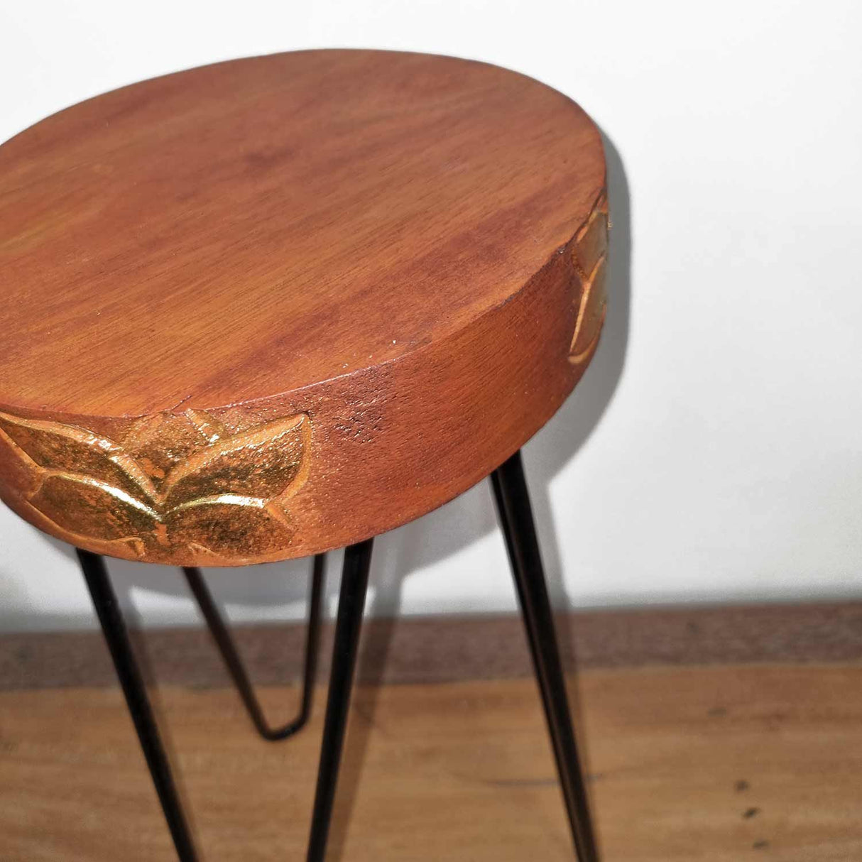 Stalak za biljke, drvo albasije, terakota i crna