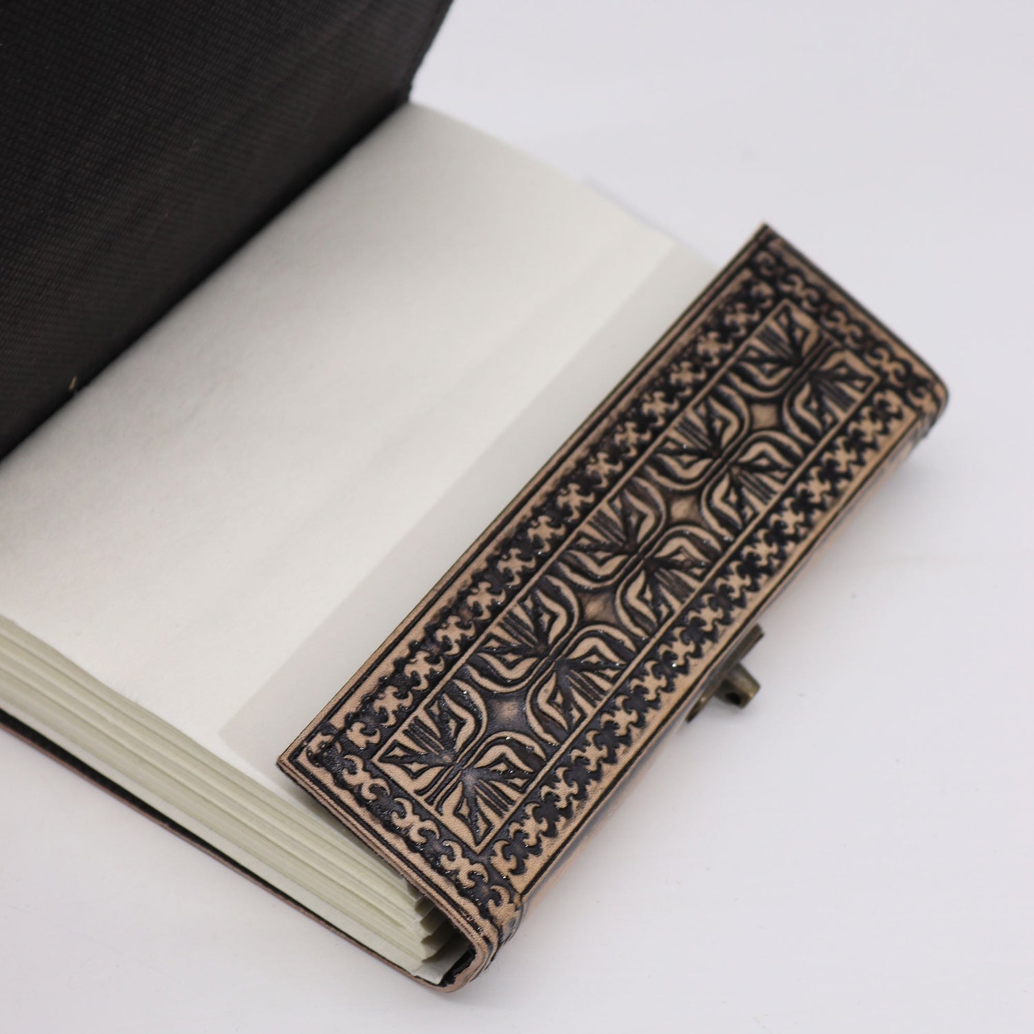 Antique Grey Leather Journal with Embossed Buddha Design - 200 Pages, Stitch Edge, 17.5x12.5x3cm, Rustic Handcrafted Notebook with Metal Clasp Closure - SHAMTAM.COM