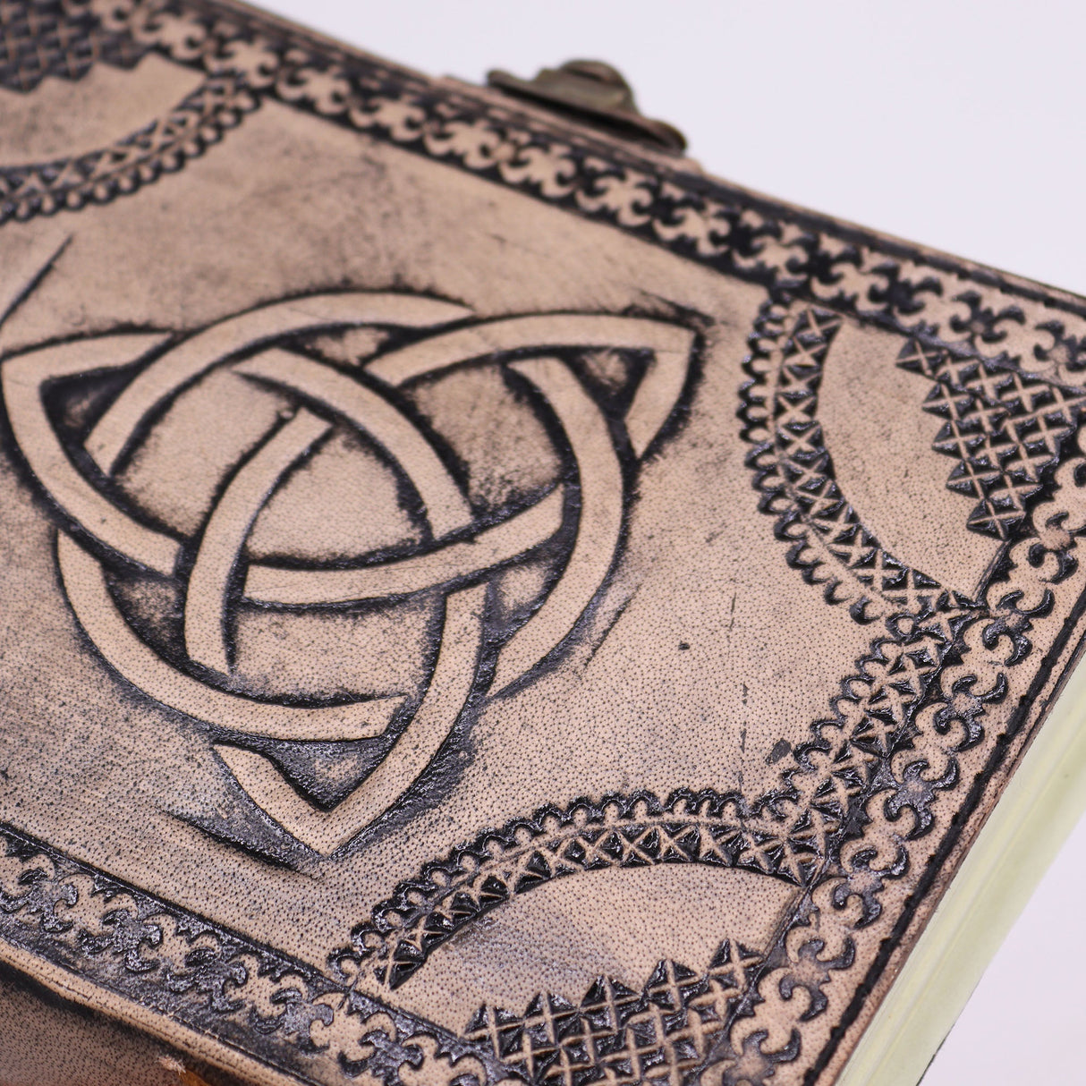 Antique Grey Leather - Bound Journal with Celtic Knot Design - 200 Pages, Stitch Edge, 17.5x12.5x3cm, Vintage Esoteric Notebook with Clasp Closure - SHAMTAM.COM