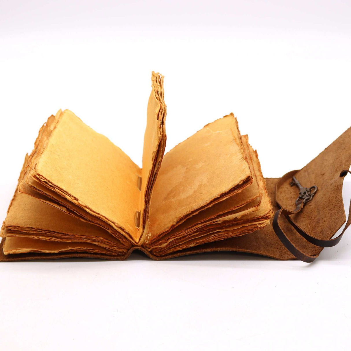 Craft Journal - Oiled Leather with Key, 200 Pages, 13x18cm - SHAMTAM.COM