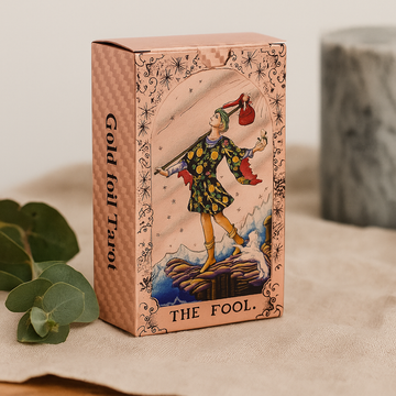 Baraja de tarot con fases lunares en oro rosa con libro guía