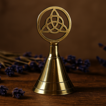 Cloche d'autel en laiton – Triquetra carillon rituel celtique