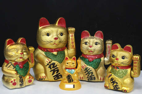 Figurinha Maneki Neko Gato da Sorte com Energia Solar