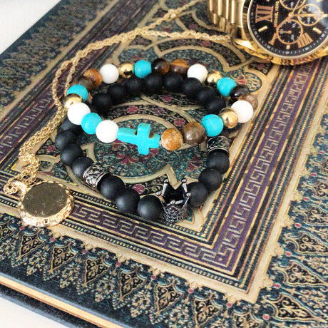 Turkooise Rekbare Kralenarmband Met Kruis