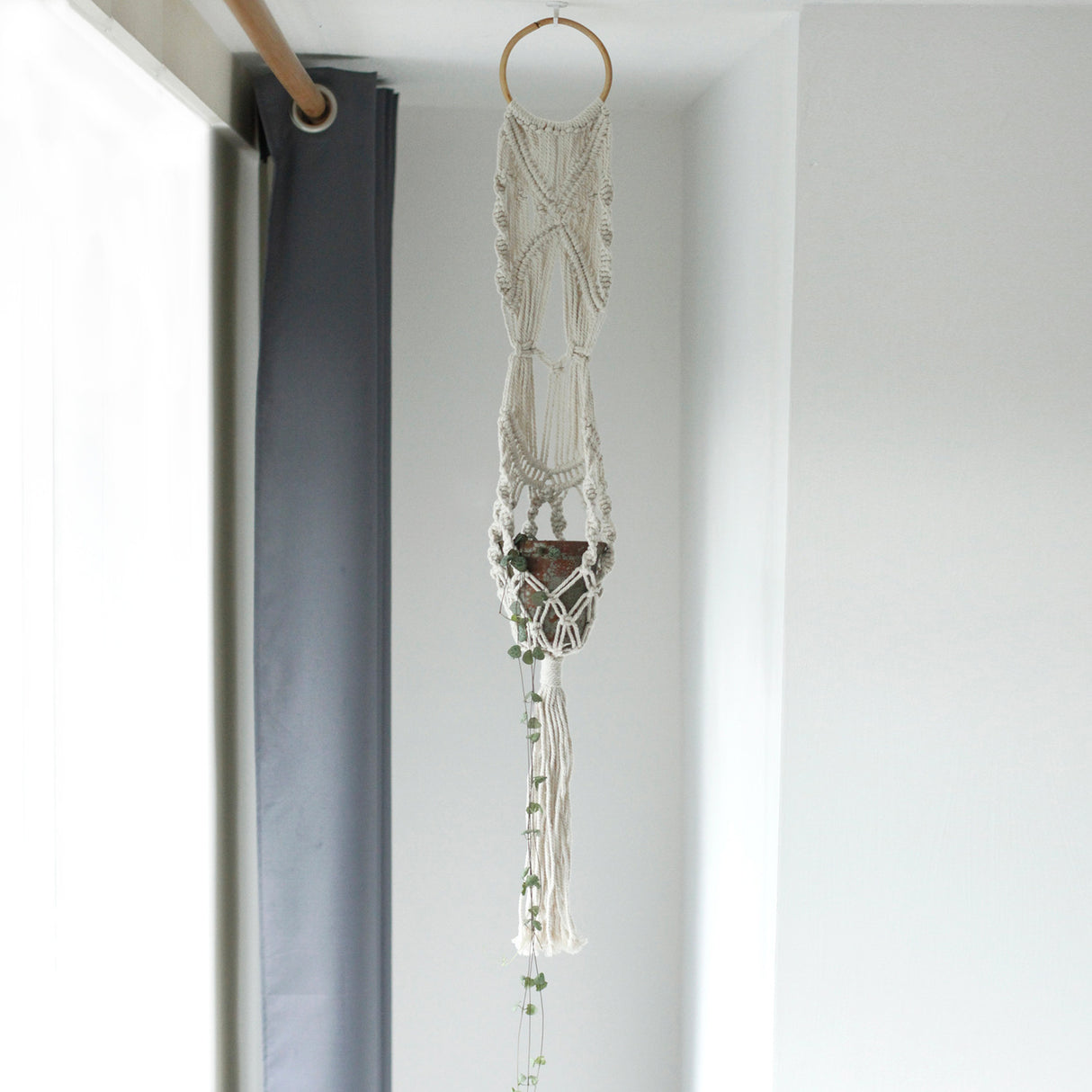 Makramé növénytartó – hosszú rattan karika