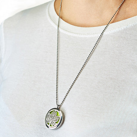 Naszyjnik dyfuzor olejków eterycznych Hamsa Czarka 30mm
