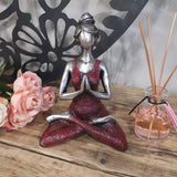 Figurine Femme Yoga – Argent et Bordeaux 24 cm