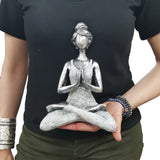 Figurine Femme Yoga – Argent et Blanc 24 cm