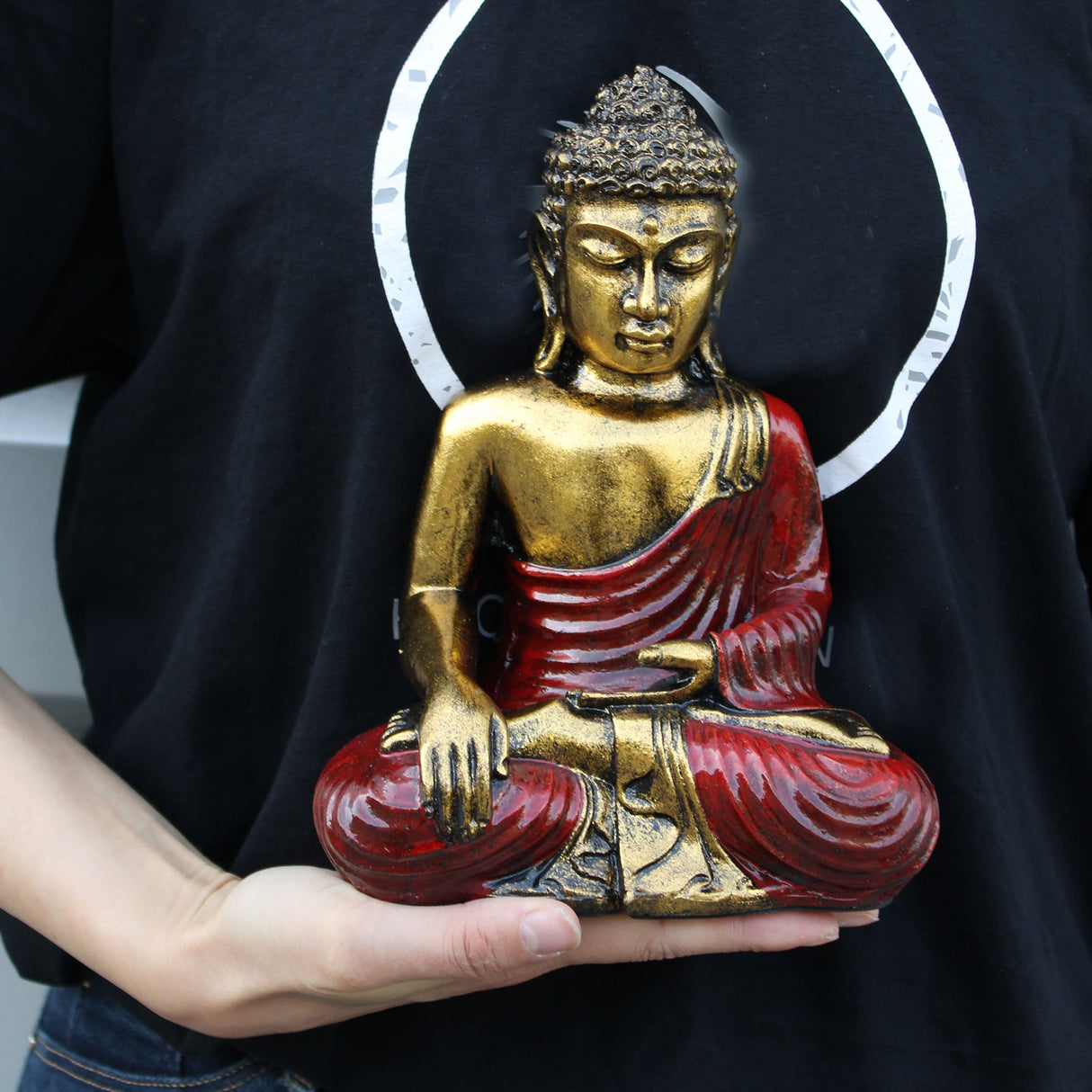 Statuie Buddha mare roșu și auriu din rășină