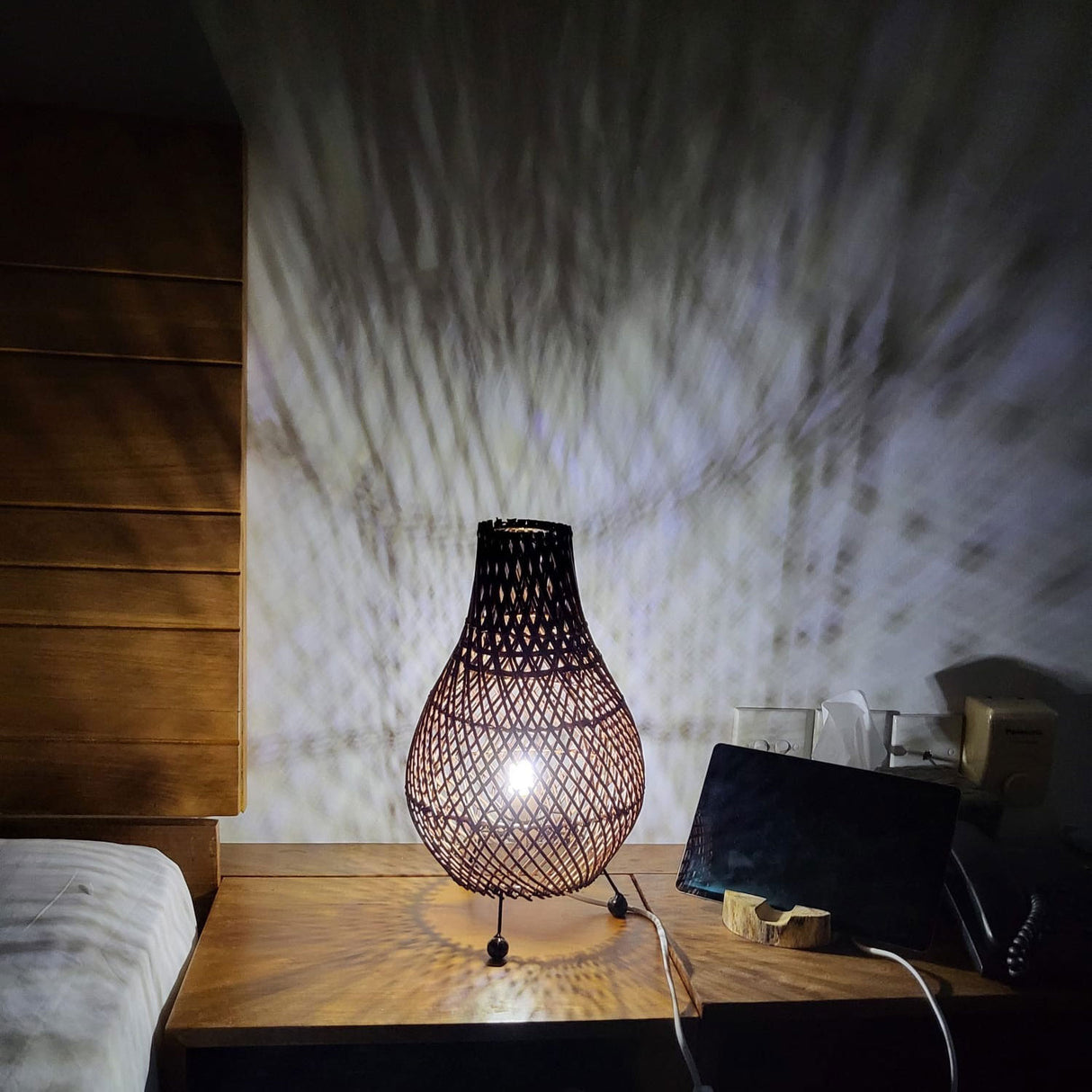 Candeeiro de Mesa em Rattan com Ficha UK Castanho Escuro