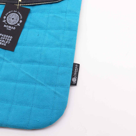 Turquoise Gewatteerde Laptophoes, Stonewashed Katoen, Magnetische Sluiting