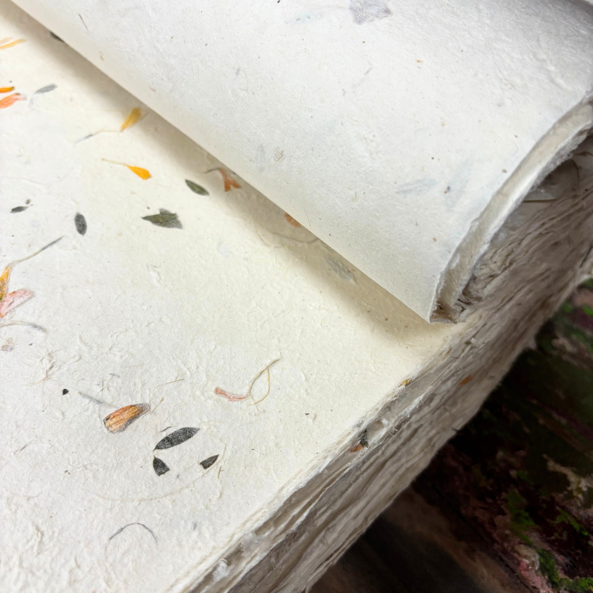 Lokta Craft & Wrapping Paper 51 × 76 cm – Mixed Floral Cotton