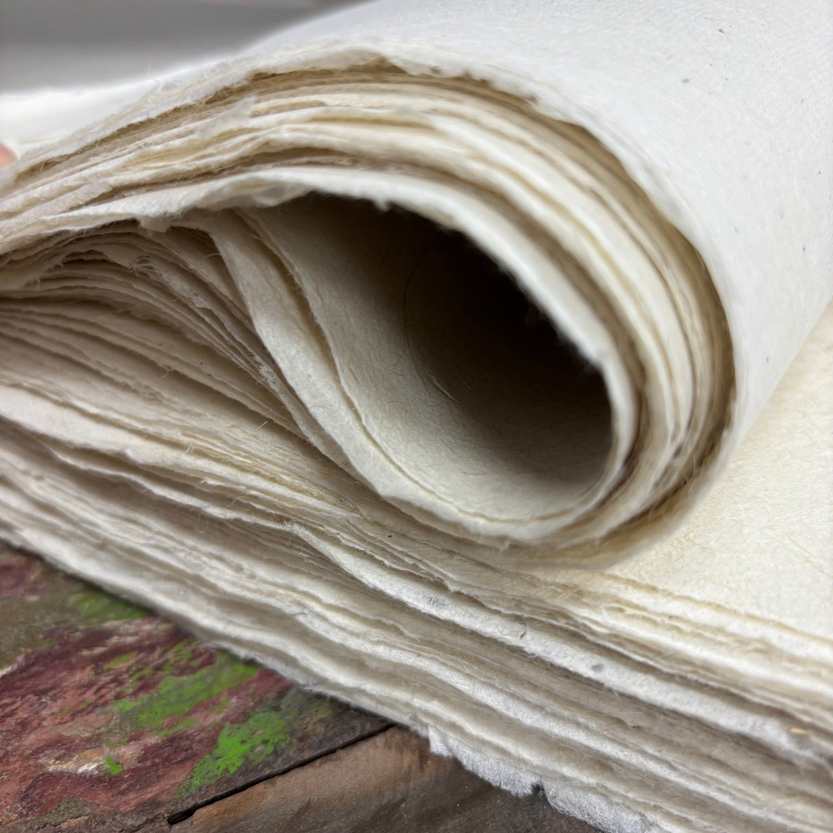 Papel de Artesanato e Embrulho Lokta 51 × 76 cm - Papel Liso 5gms