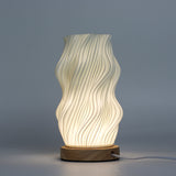 Plissert Bordlampe USB‑C 3-Nivås Dimmbar Trebase