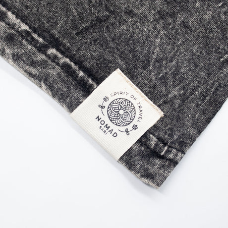 Nomad Sari Stonewashed Baumwoll-T-Shirt – Kompass des Lebens – Anthrazit – Größe L