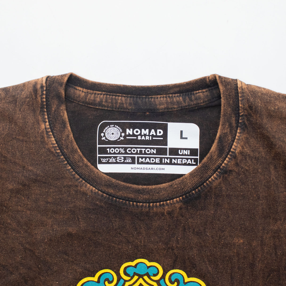 Nomad Sari stonewashed pamut póló – Nap és Zodiákus – Barna – L-es