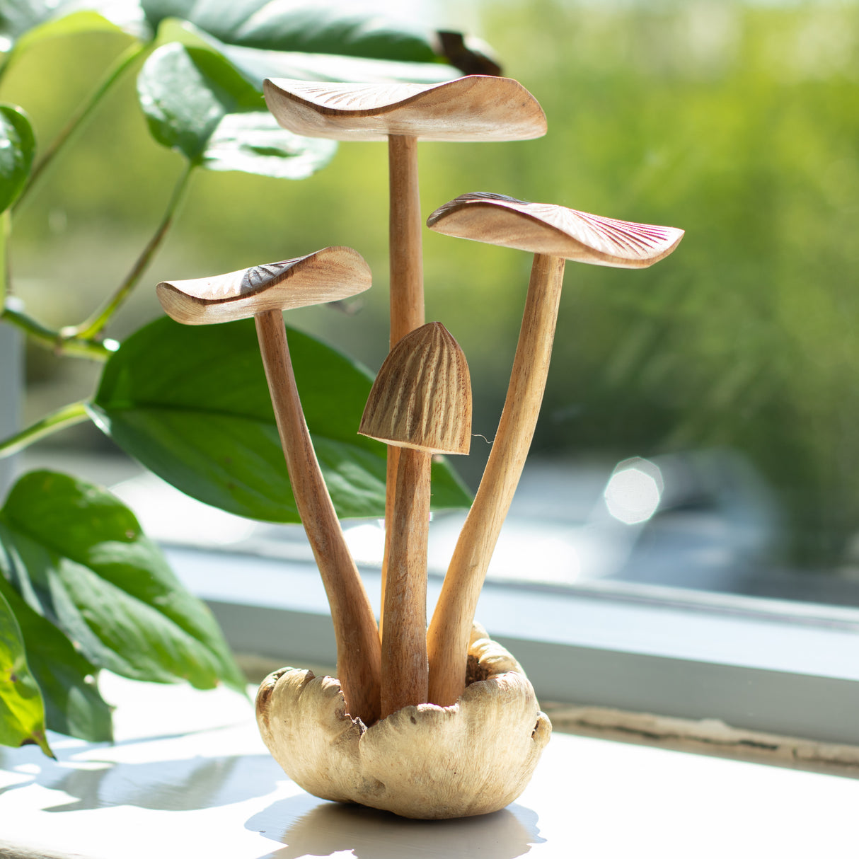 Handgeschnitzte Parasiten-Holzkunst – Set mit 4 großen Pilzen