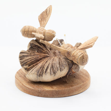 Scultura Artigianale in Legno Parasite - Api in Azione
