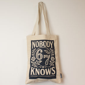 Nomad Sari Iconic Toni Tote Bag – Nobody Knows 67 – Natur 10oz