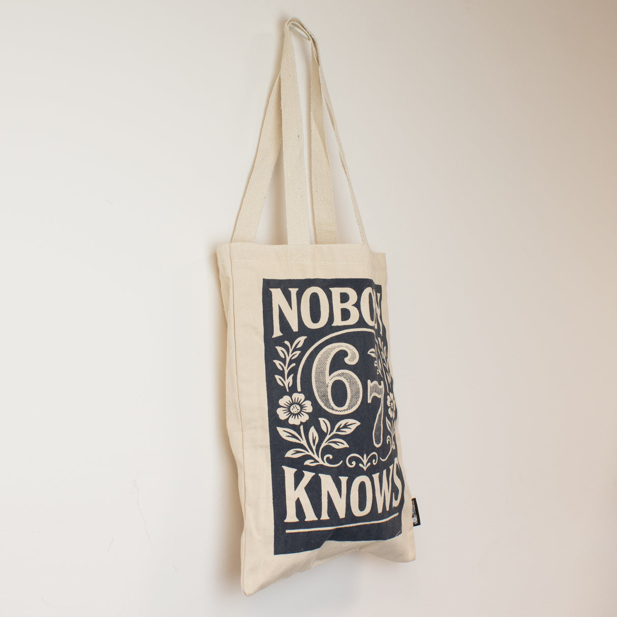 Nomad Sari Iconic Toni Tote Bag – Nobody Knows 67 – Natur 10oz