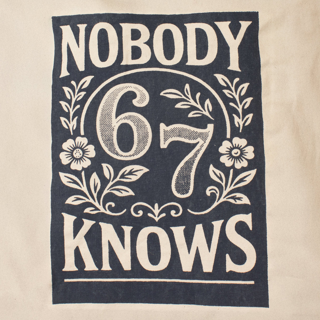 Nomad Sari Iconic Toni Tote Bag – Nobody Knows 67 – Natur 10oz