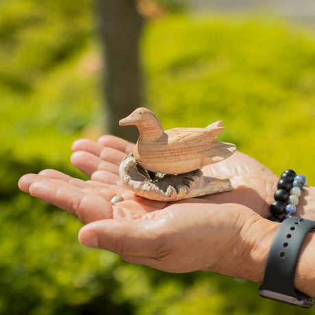 Scultura artigianale in legno Parasite - Anatra selvatica a riposo