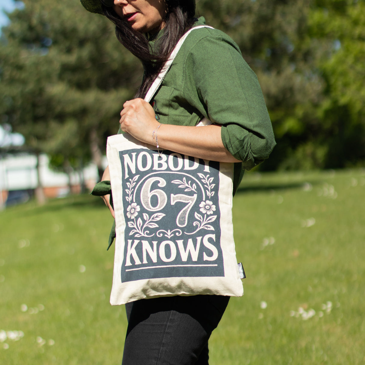 Nomad Sari Iconic Toni Tote Bag – Nobody Knows 67 – Natur 10oz