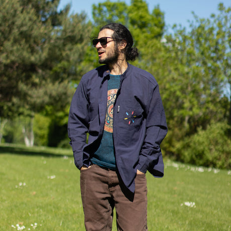 Nomad Sari Stonewashed Baumwoll-T-Shirt – Bleib wild, Mondkind – Blau – Klein