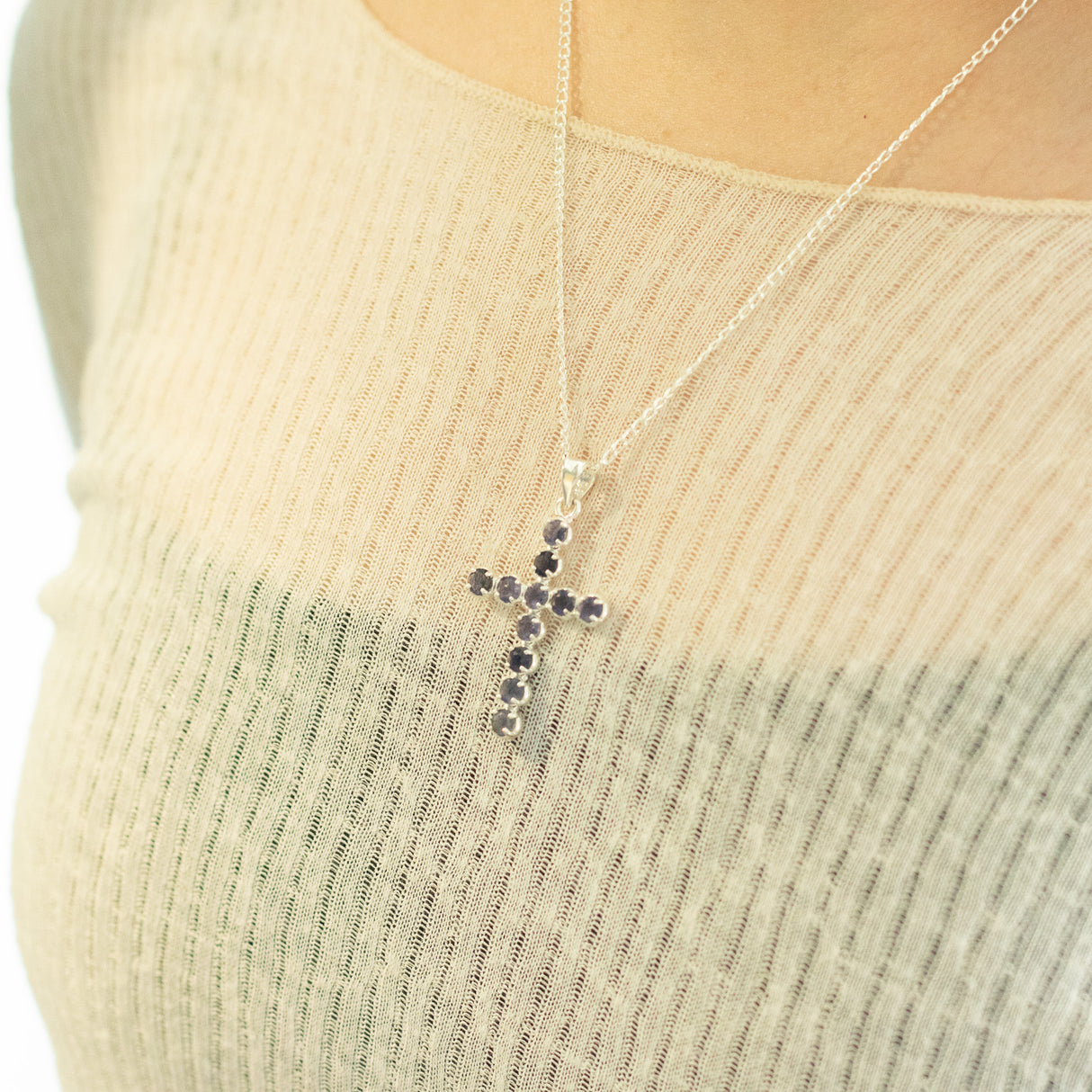 Pendente Devocional Indiano - Banhado a Prata (Corrente de 45cm) - Crucifixo Ionite