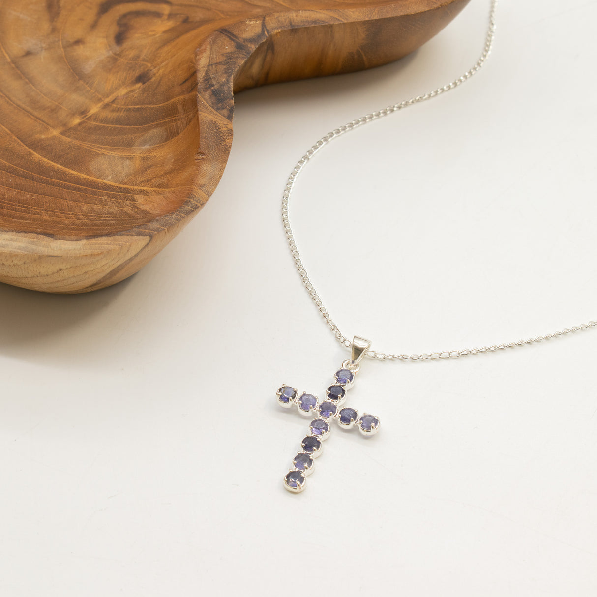 Pendente Devocional Indiano - Banhado a Prata (Corrente de 45cm) - Crucifixo Ionite