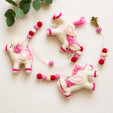 Plstěný jednorožec girlanda závěs na zeď růžové vyšívané detaily