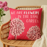 Bedruckter Kissenbezug aus Baumwolle - We are Flowers - Oliv, Rosa und Natur