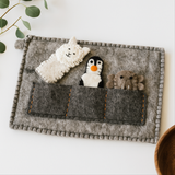 Tablettasche mit Fingerpuppen