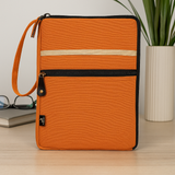 Stilvolle orangefarbene Laptop-Reisetasche aus Canvas mit Schnellzugriffsdesign und zusätzlichem Fach